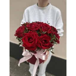 11 роз в цилиндре ...
